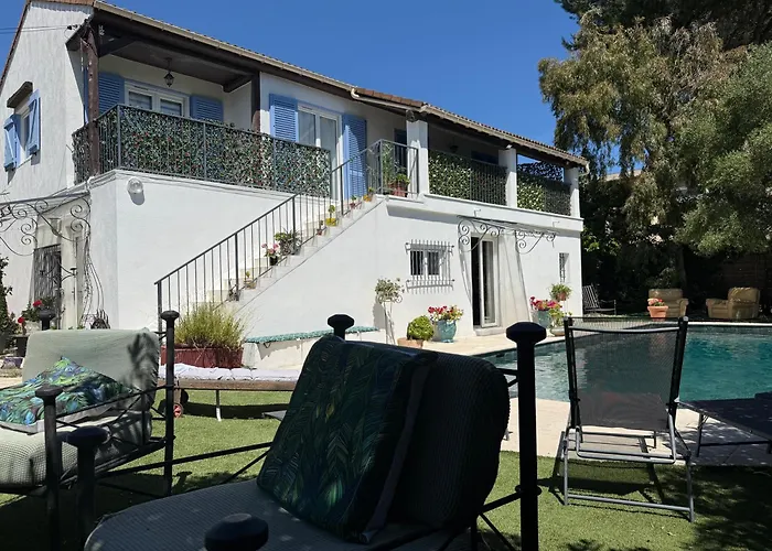 Étage privé dans maison chaleureuse avec piscine
