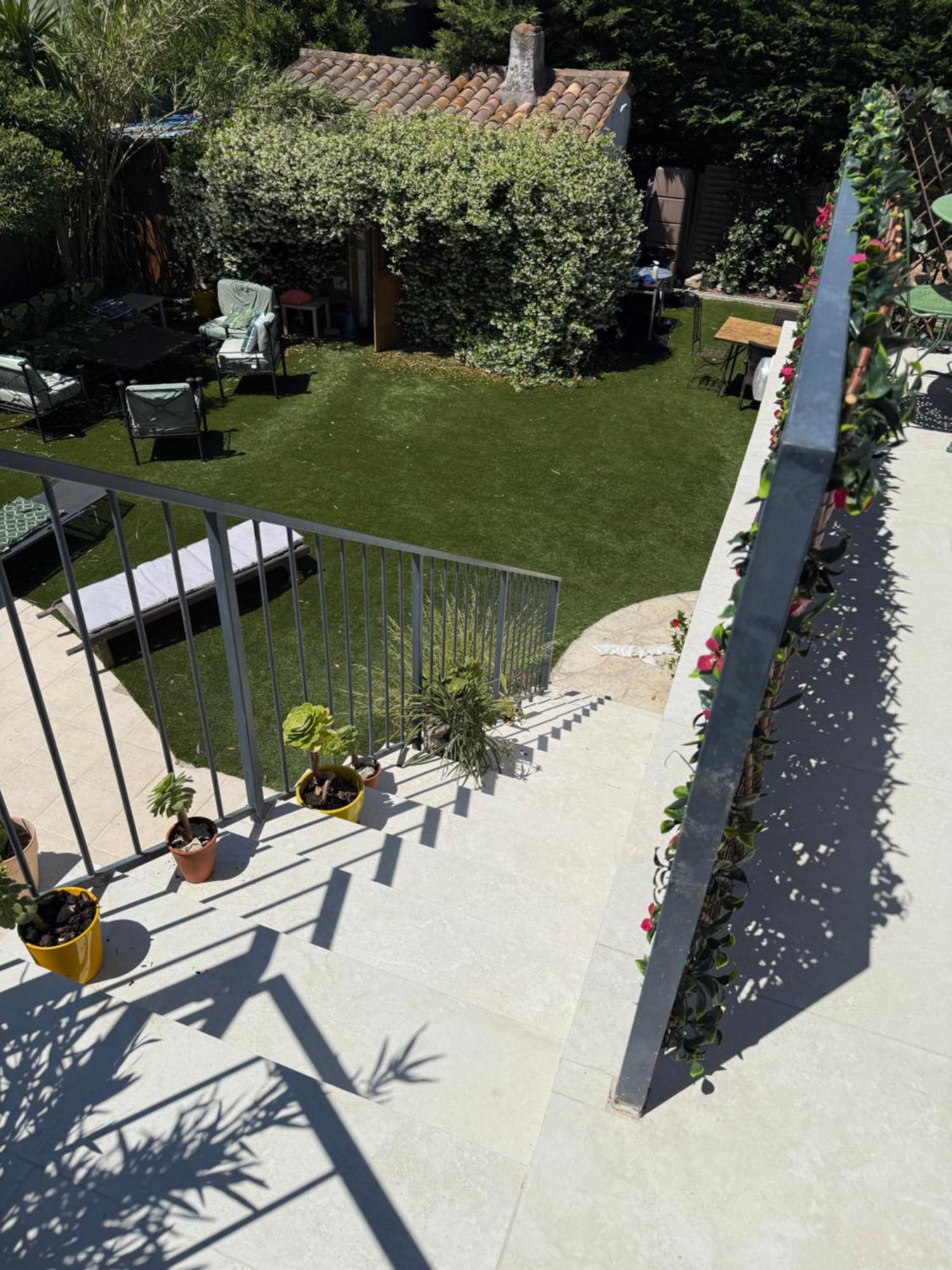 Etage Prive Dans Maison Chaleureuse Avec Piscine Maison d'hôtes