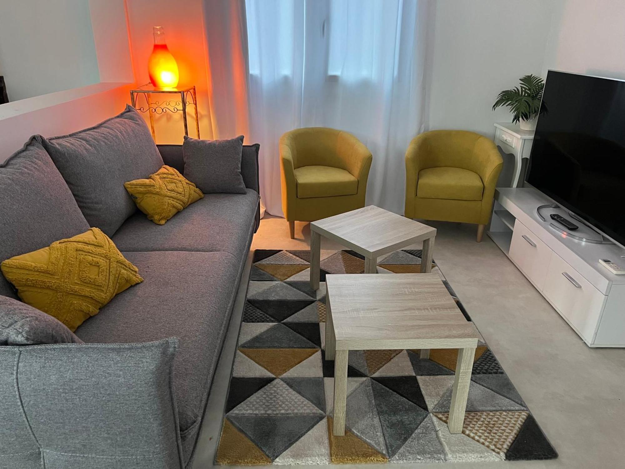 Etage Prive Dans Maison Chaleureuse Avec Piscine *