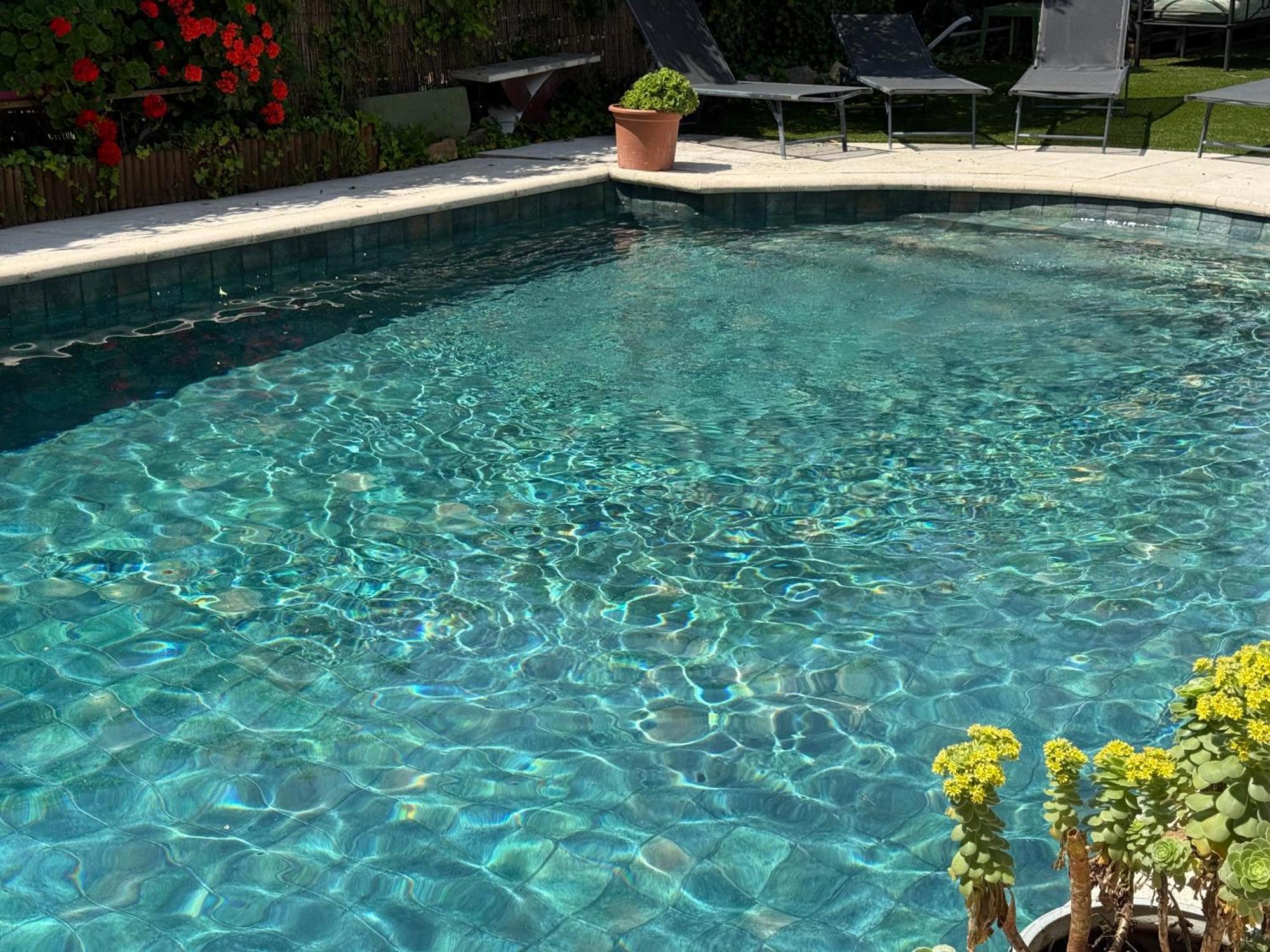Maison d'hôtes Etage Prive Dans Maison Chaleureuse Avec Piscine *