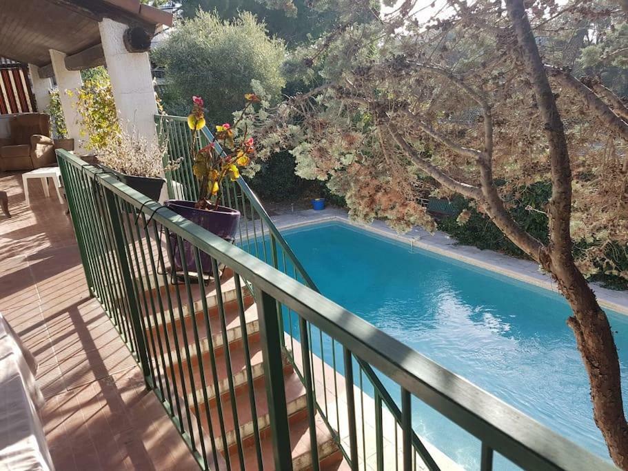 Etage Prive Dans Maison Chaleureuse Avec Piscine Antibes