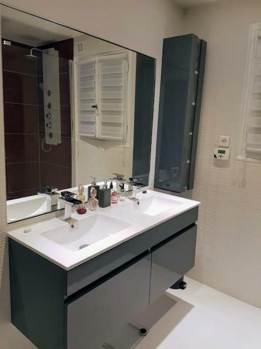 Maison d'hôtes Etage Prive Dans Maison Chaleureuse Avec Piscine